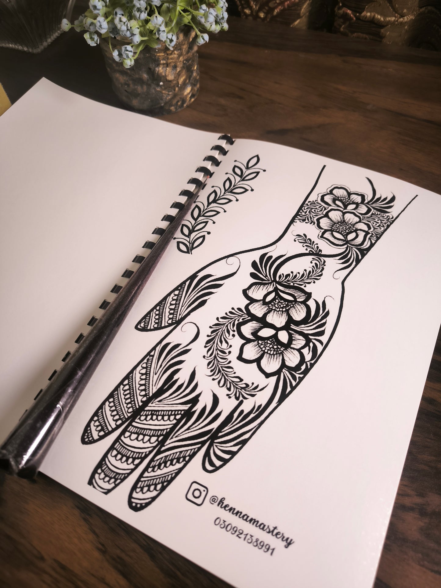 Arabic Henna Reusable Tracing Book + FREE Reusable Acrylic Sheet and a Practice Cone. (Volume 6)